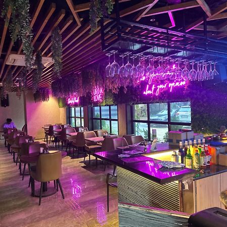 Hotel Merakee - Near Dahisar Mira Road Mumbai Buitenkant foto