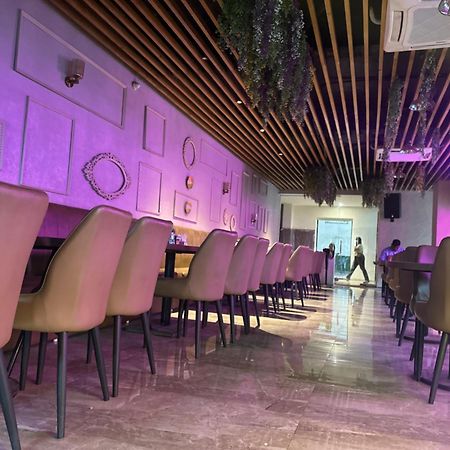 Hotel Merakee - Near Dahisar Mira Road Mumbai Buitenkant foto
