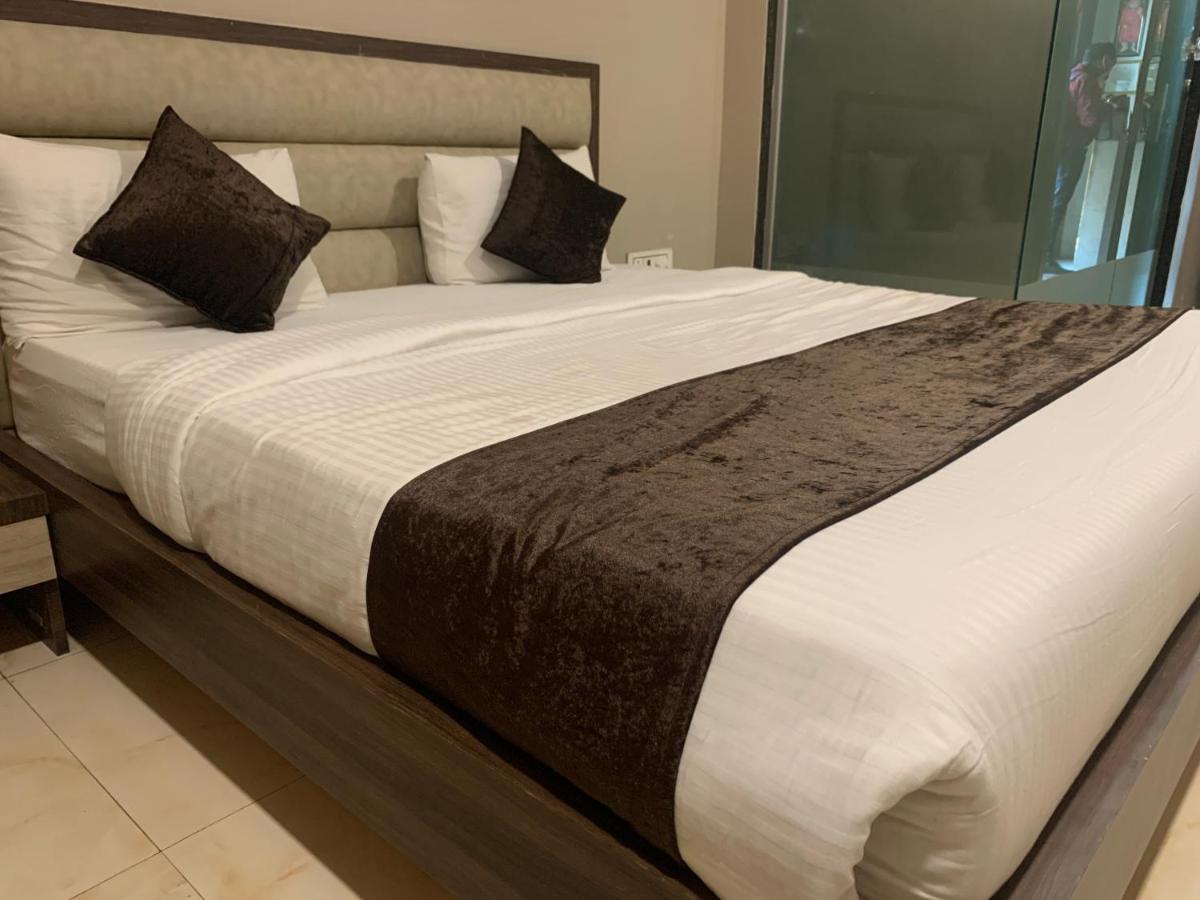 Hotel Merakee - Near Dahisar Mira Road Mumbai Buitenkant foto