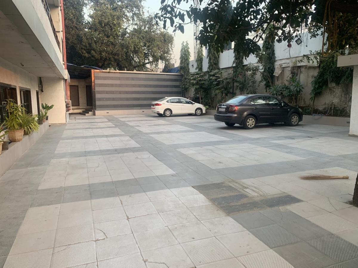 Hotel Merakee - Near Dahisar Mira Road Mumbai Buitenkant foto