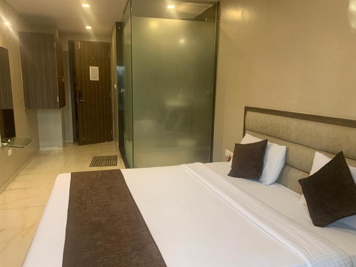 Hotel Merakee - Near Dahisar Mira Road Mumbai Buitenkant foto