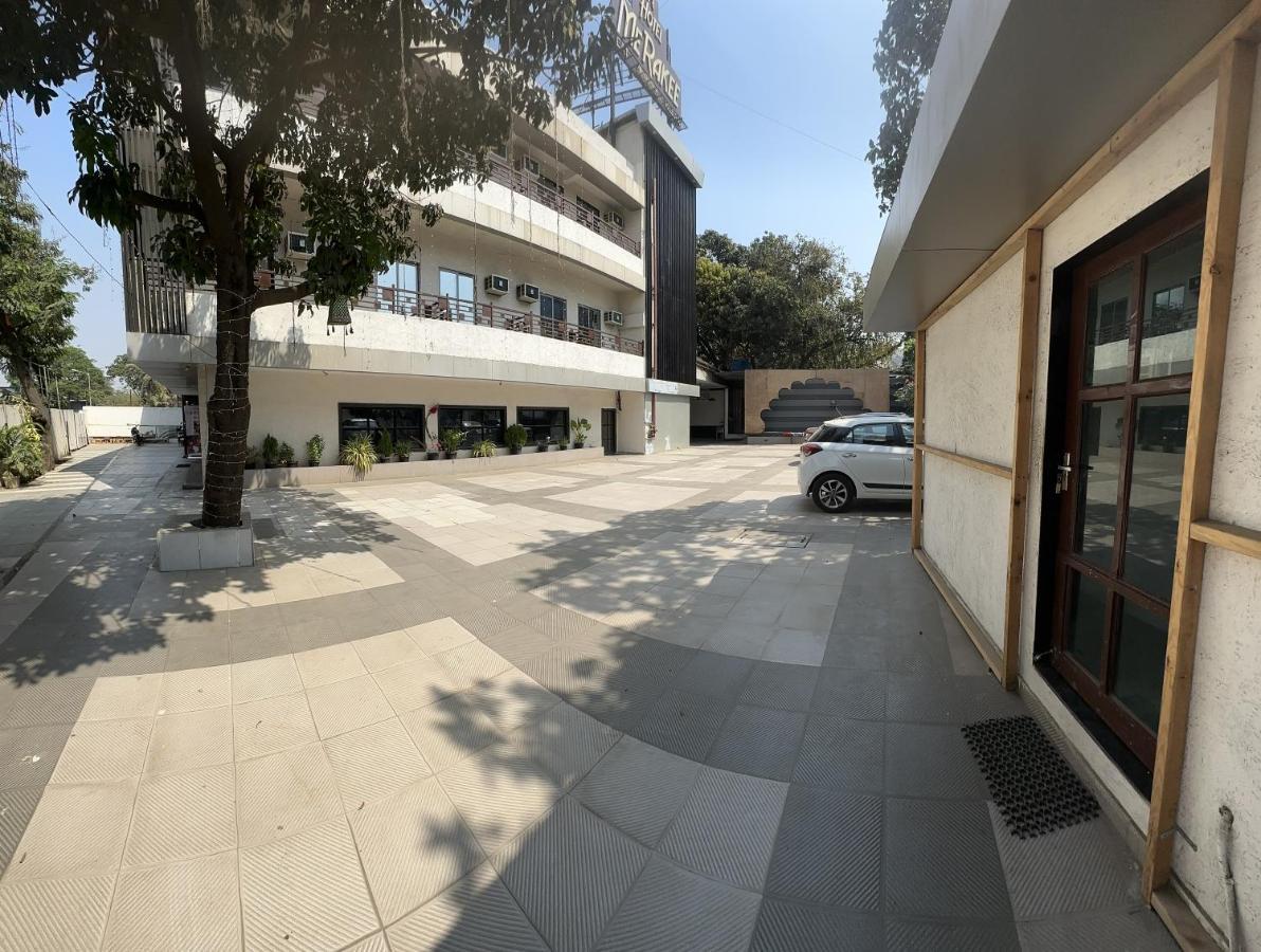 Hotel Merakee - Near Dahisar Mira Road Mumbai Buitenkant foto