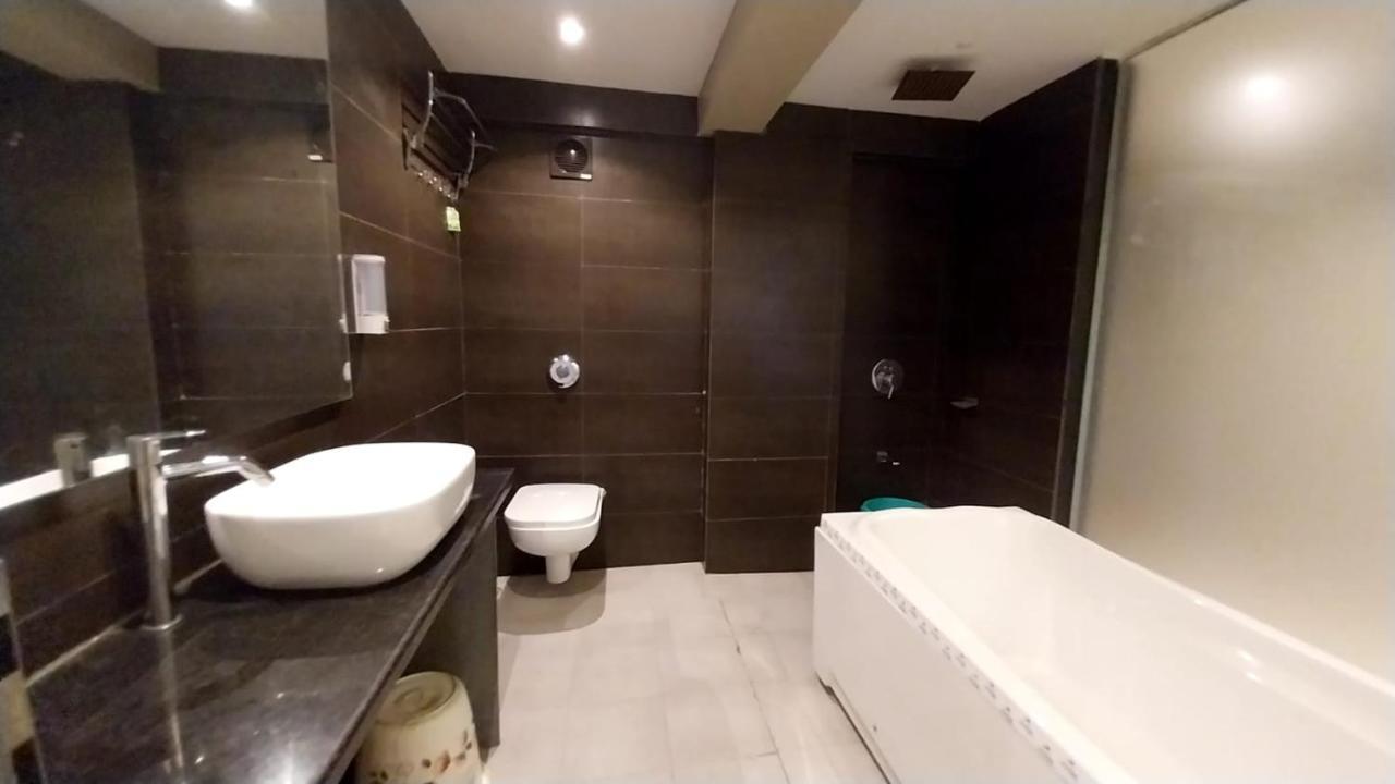 Hotel Merakee - Near Dahisar Mira Road Mumbai Buitenkant foto