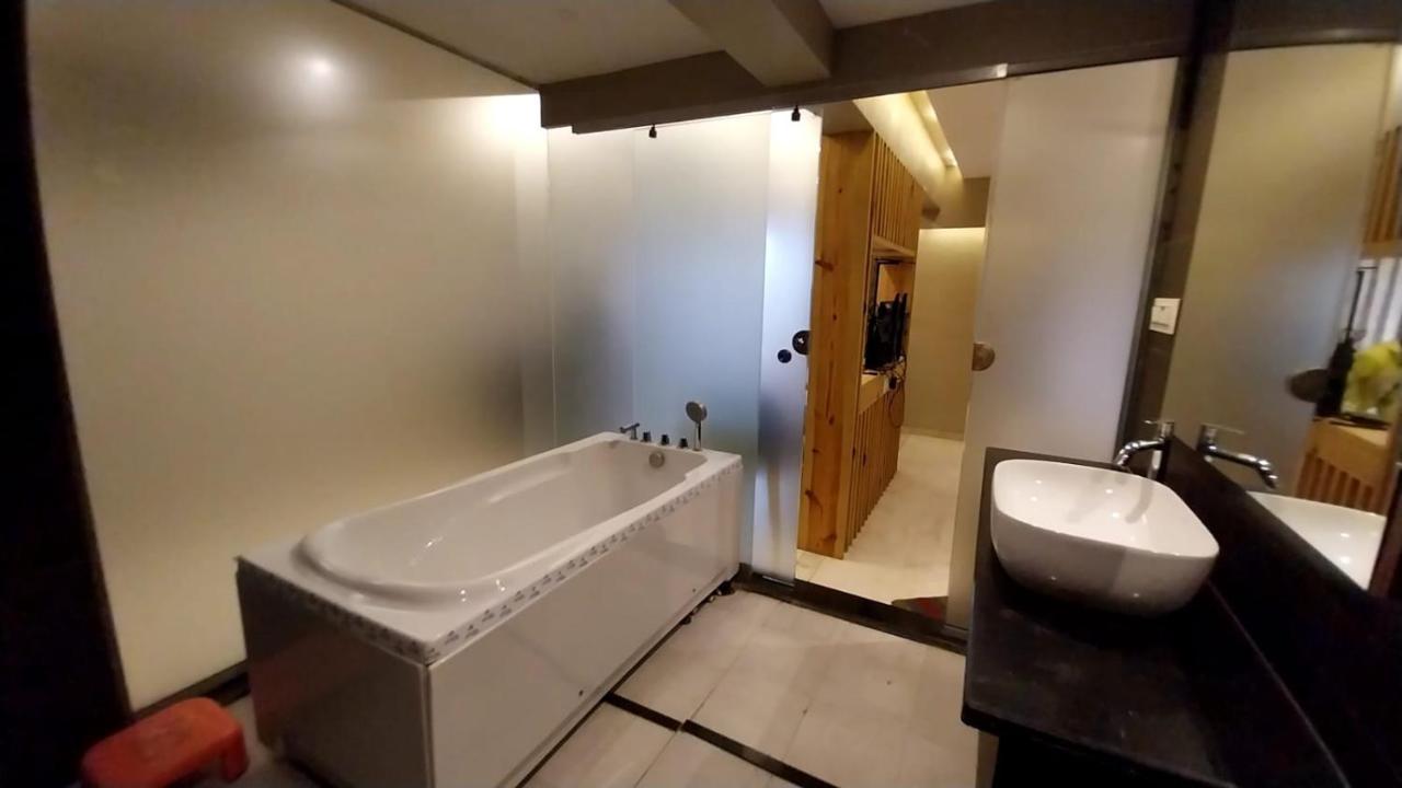 Hotel Merakee - Near Dahisar Mira Road Mumbai Buitenkant foto
