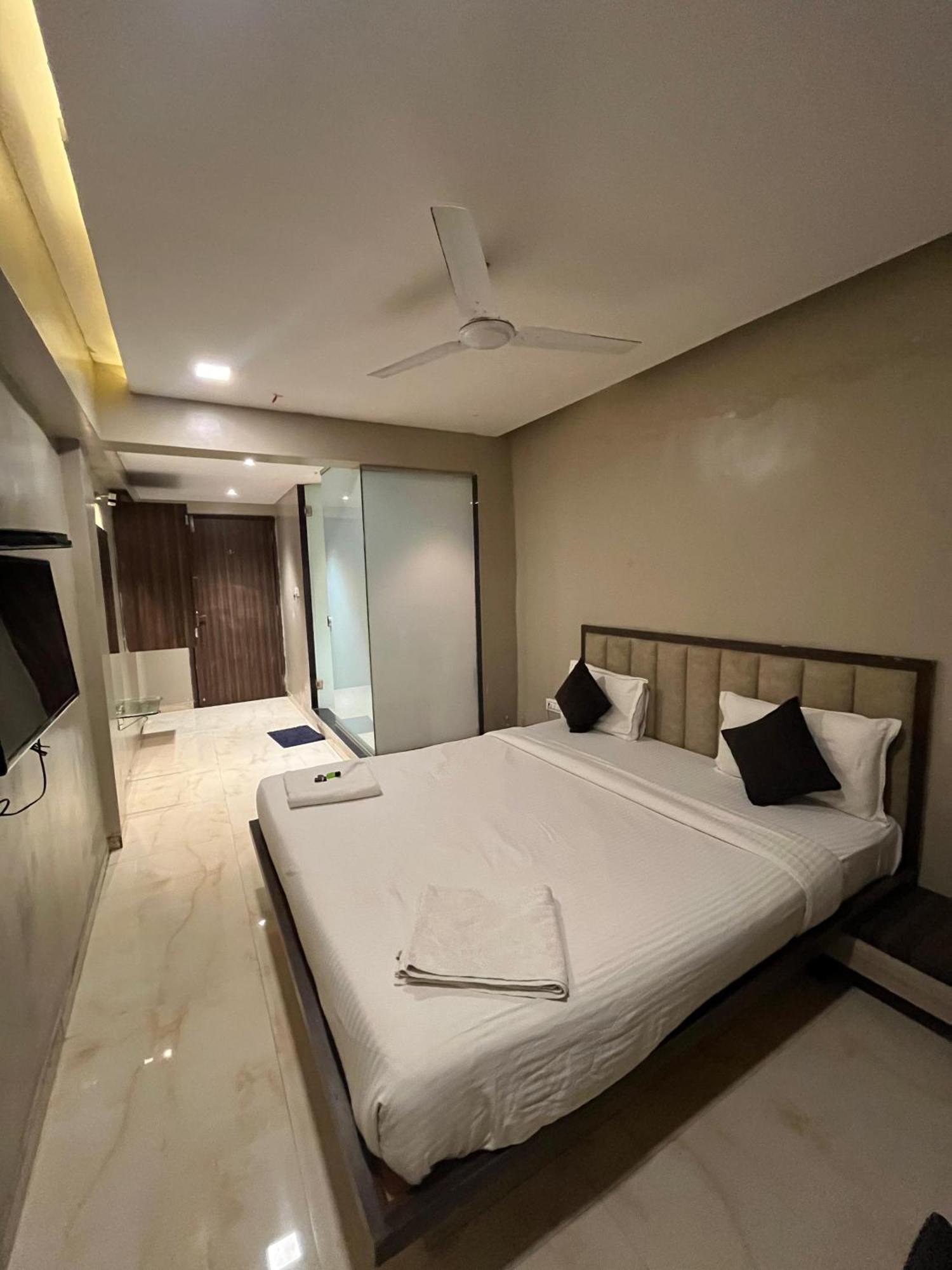 Hotel Merakee - Near Dahisar Mira Road Mumbai Buitenkant foto
