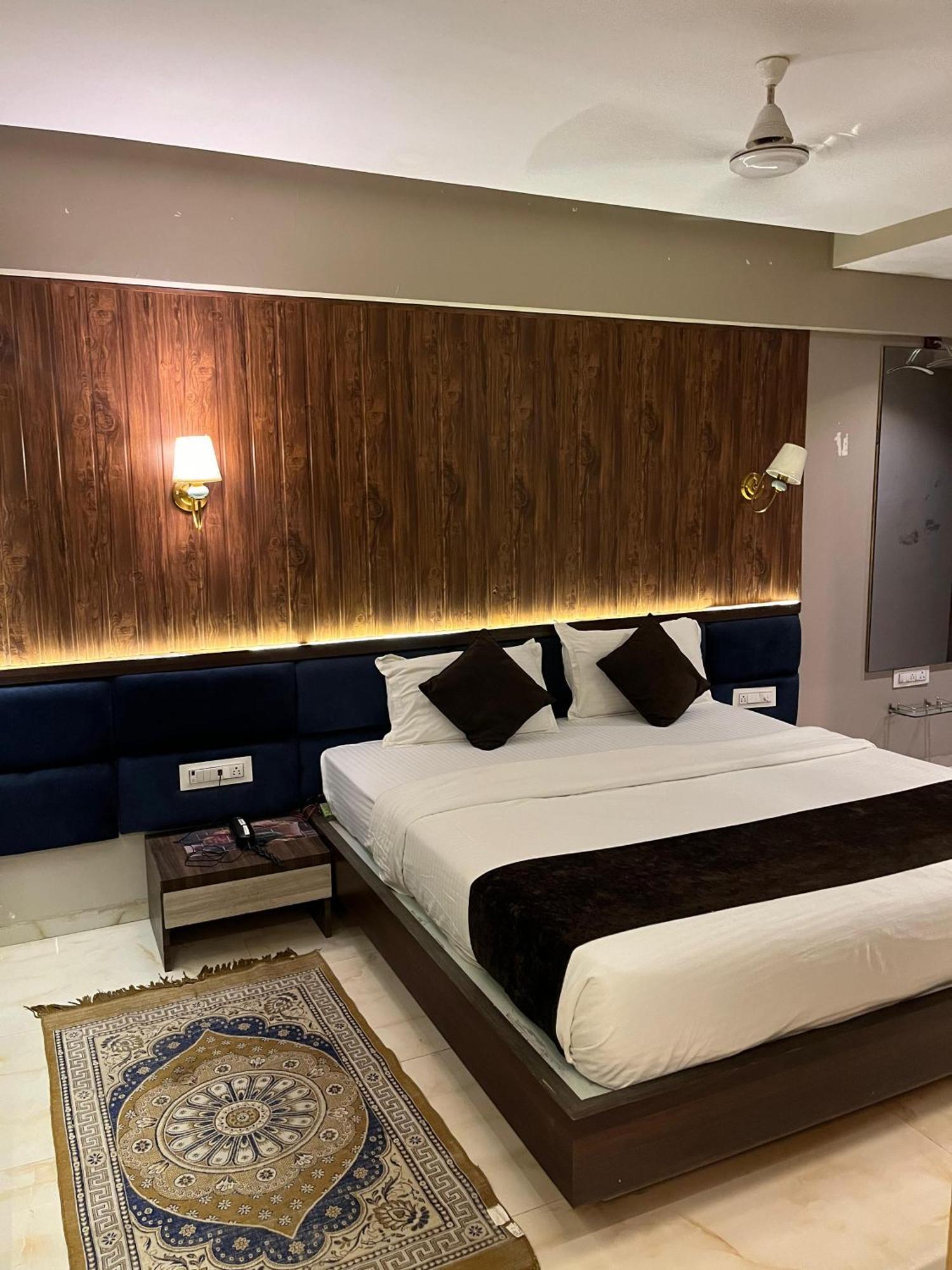 Hotel Merakee - Near Dahisar Mira Road Mumbai Buitenkant foto