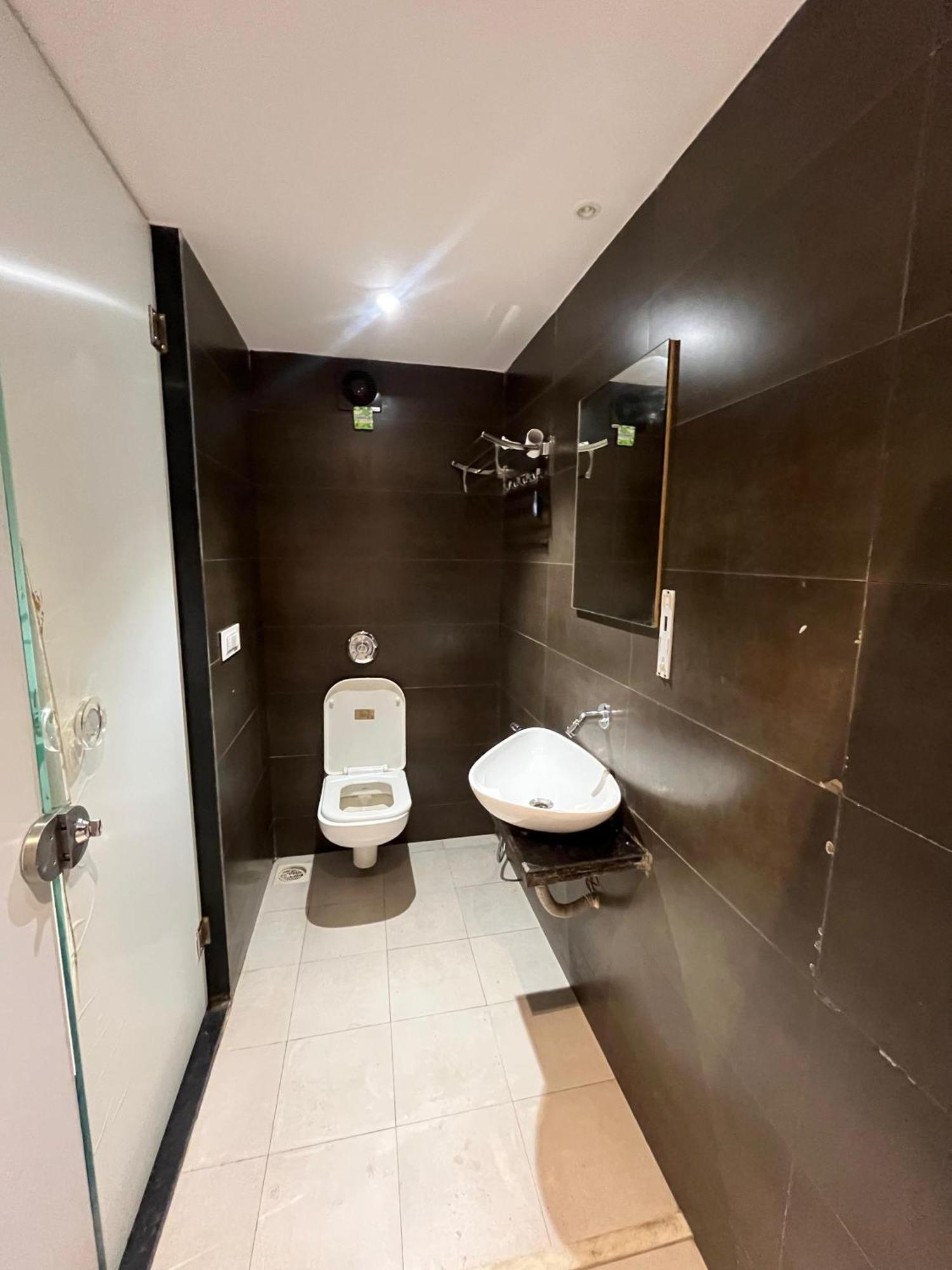 Hotel Merakee - Near Dahisar Mira Road Mumbai Buitenkant foto