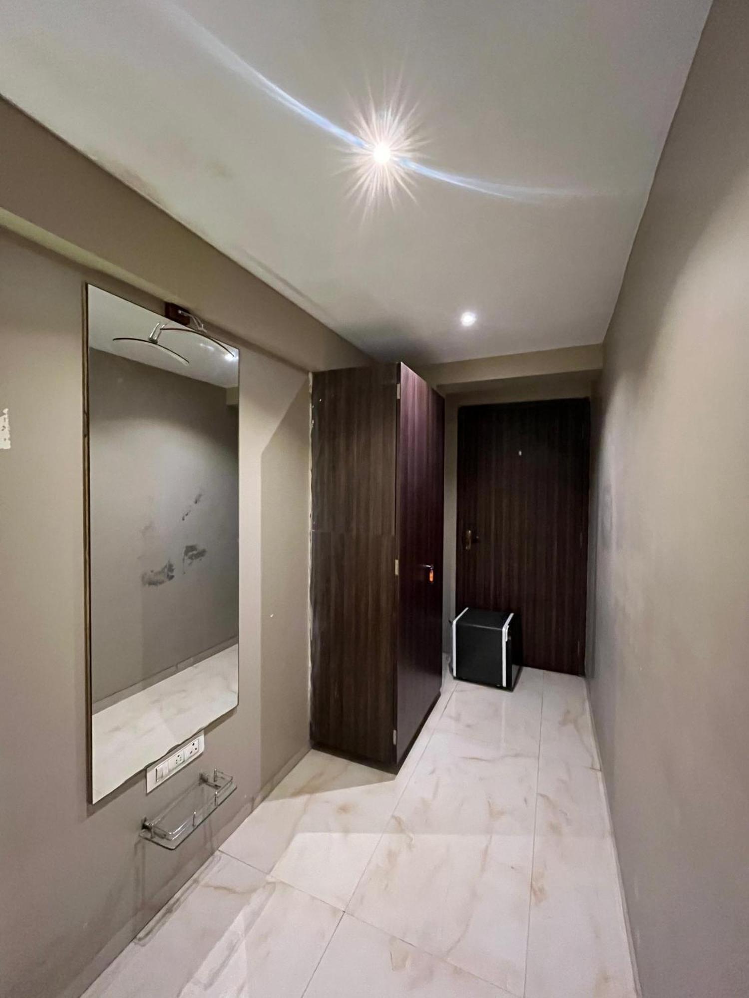 Hotel Merakee - Near Dahisar Mira Road Mumbai Buitenkant foto