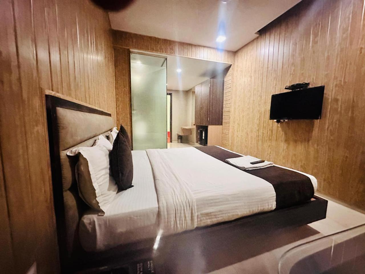 Hotel Merakee - Near Dahisar Mira Road Mumbai Buitenkant foto