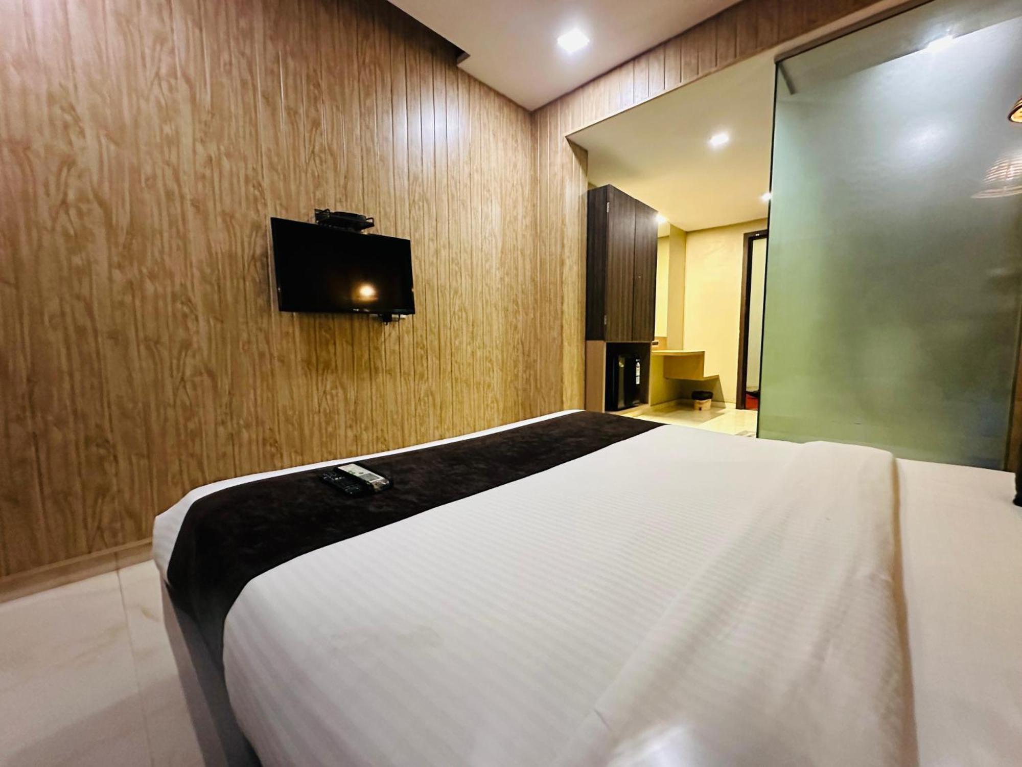 Hotel Merakee - Near Dahisar Mira Road Mumbai Buitenkant foto